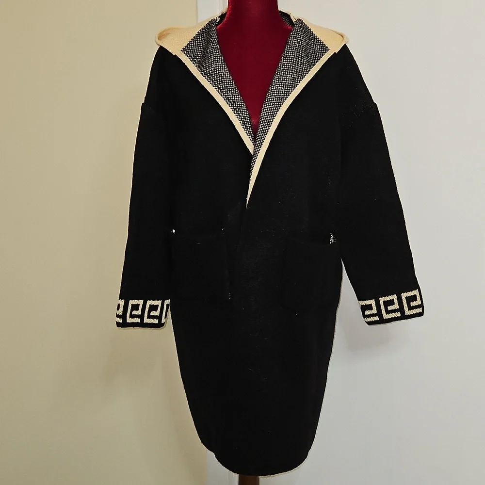 Black and Tan Hooded Sweater Size Extra Large